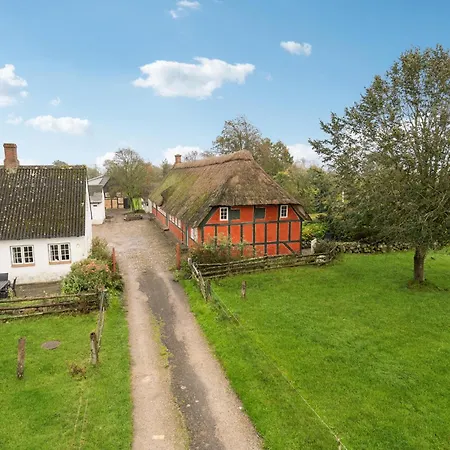 아파트 Cozy In With Kitchen